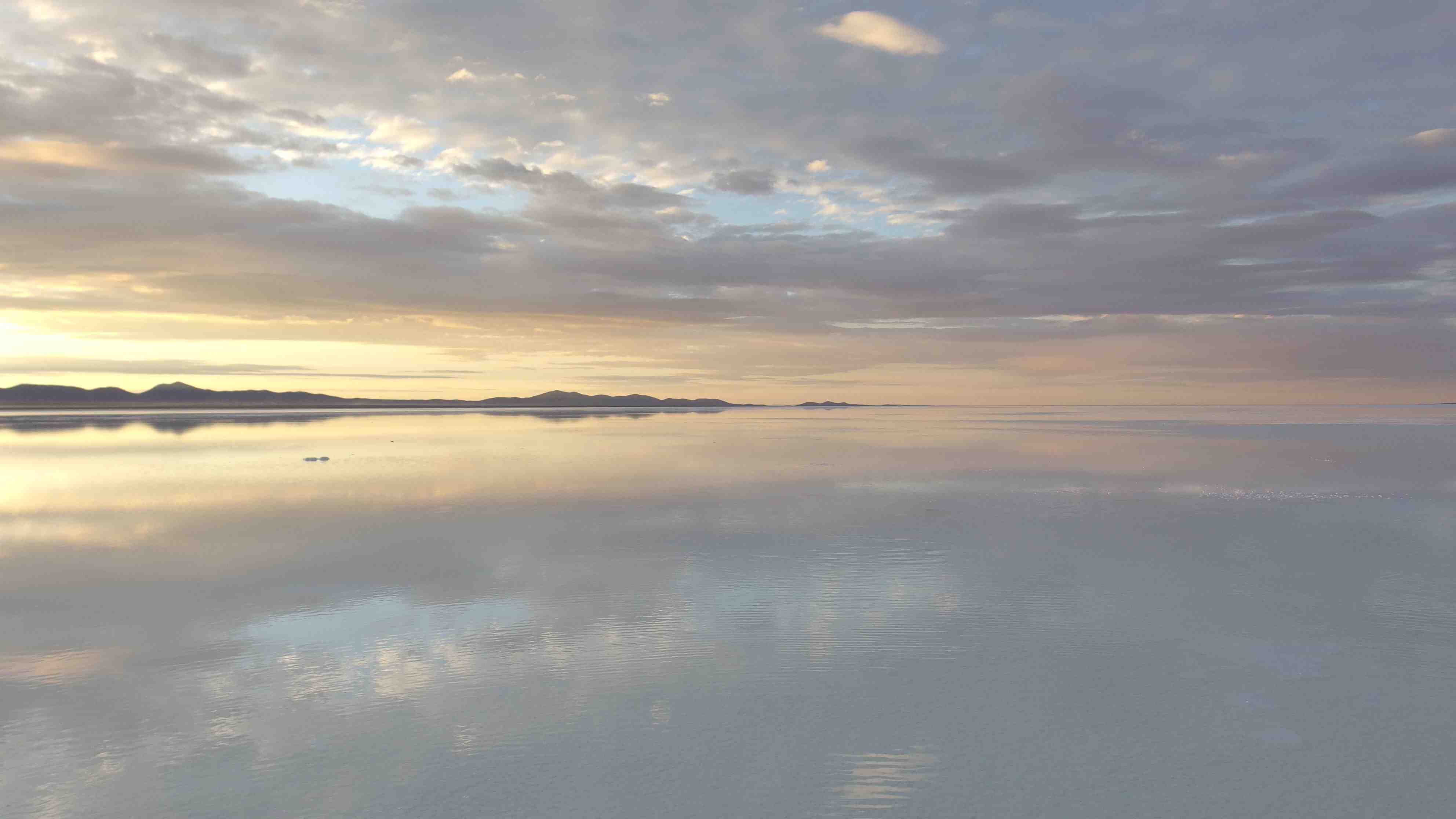 Amanecer en el Salar de Uyuni