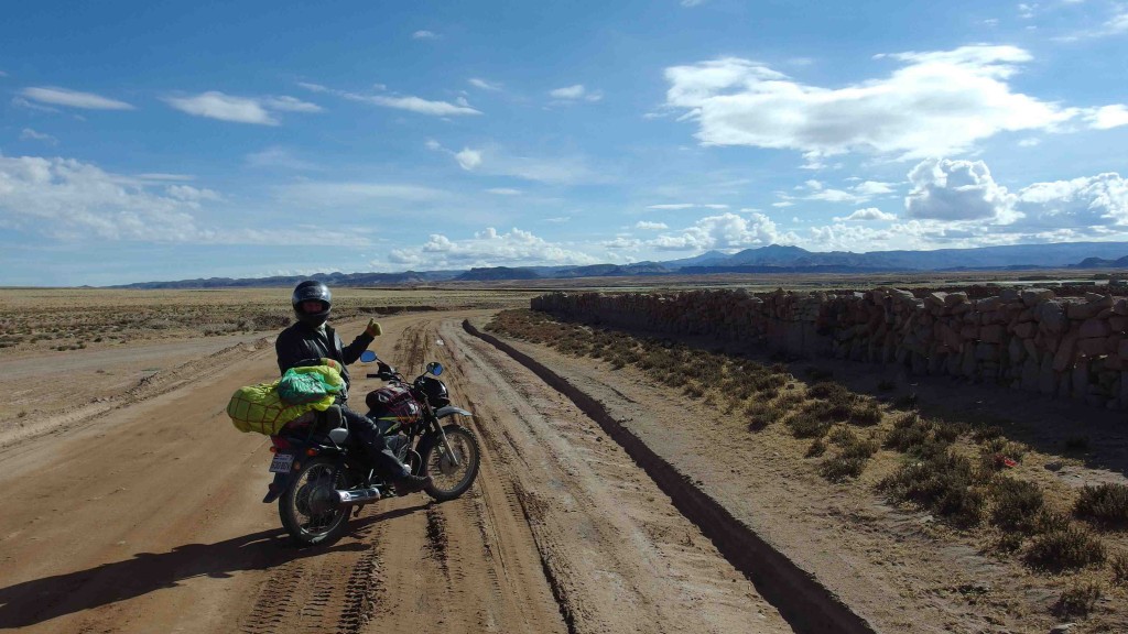 Luis en su Honda 125cc