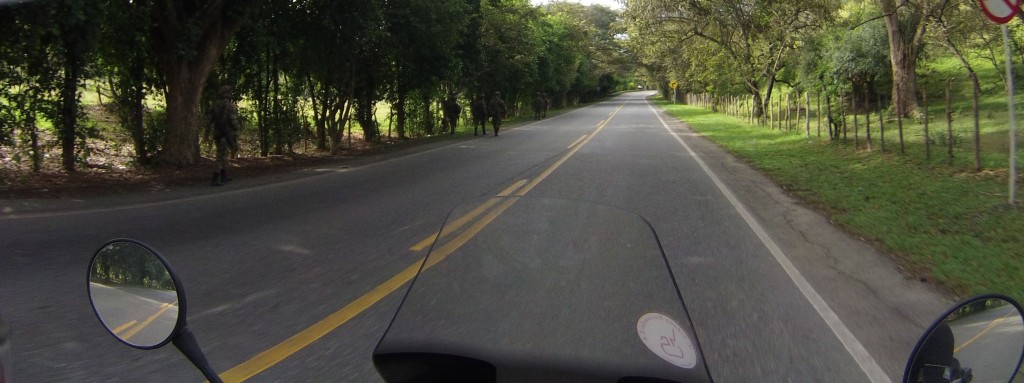 Imagen habitual de militares sobre la ruta