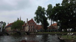 Paseo por los canales de Brujas